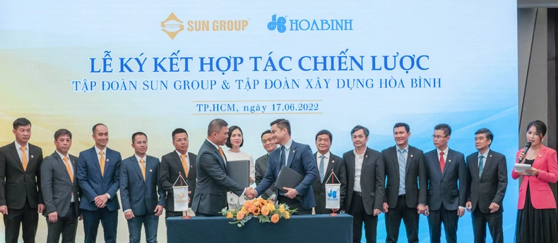 Tập đoàn Xây dựng Hòa Bình và Tập đoàn Sun Group ký kết hợp tác chiến lược -0