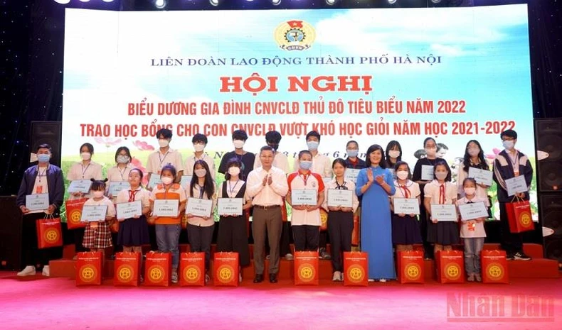 Hà Nội biểu dương 100 gia đình công nhân, viên chức, lao động tiêu biểu -0