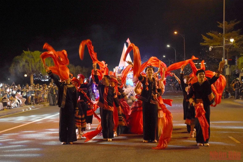 Sôi động Carnival đường phố “Take me to the Sun” tại Đà Nẵng -0
