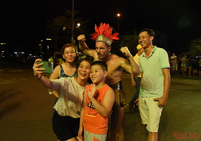 Sôi động Carnival đường phố “Take me to the Sun” tại Đà Nẵng -0