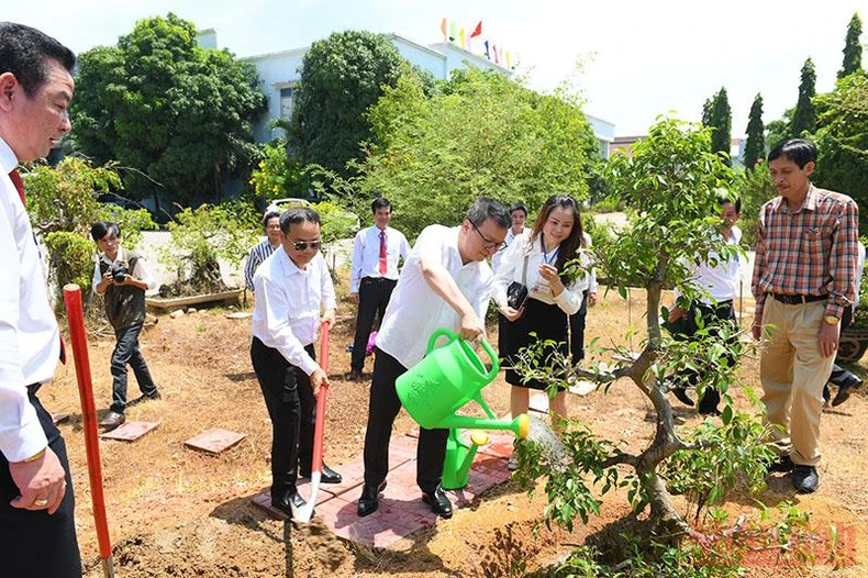 Đoàn công tác Báo Nhân Dân thăm, làm việc với Hội Nhà báo tỉnh Bình Định -0