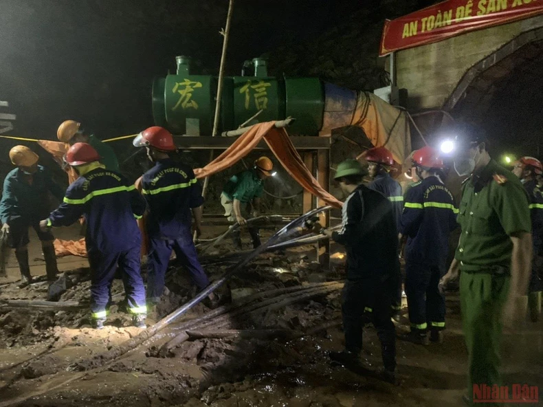 Xuyên đêm cứu hộ người mắc kẹt trong hầm thủy điện tại Nậm Pồ -0