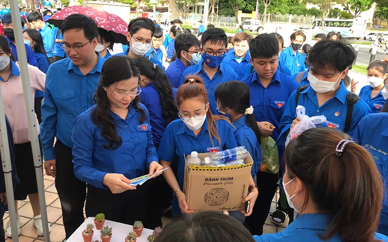 Gần 600 đoàn viên hưởng ứng “Chiến sĩ tình nguyện vì văn minh đô thị” -0