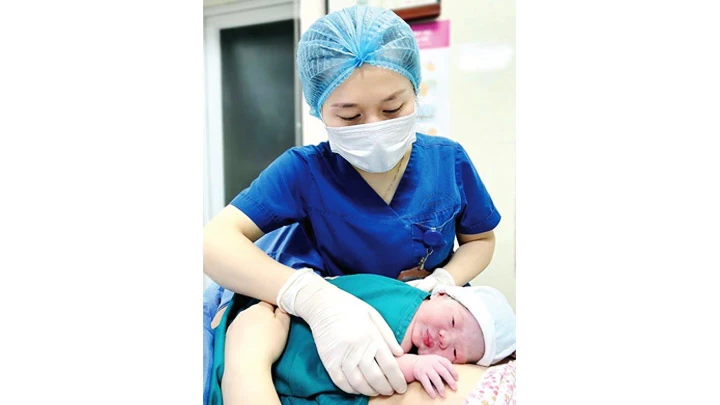 Để cán bộ ngành y tế gắn bó với nghề -0