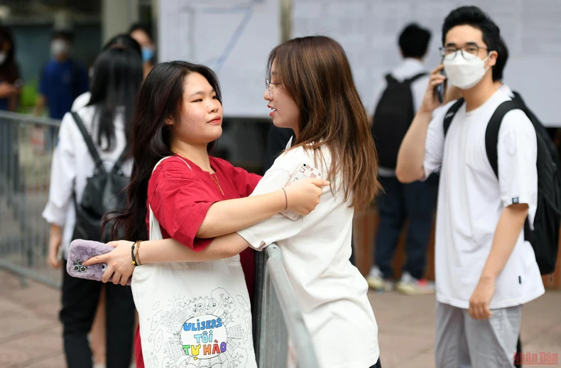 Thí sinh Hà Nội làm thủ tục dự thi tốt nghiệp THPT năm 2022 -0