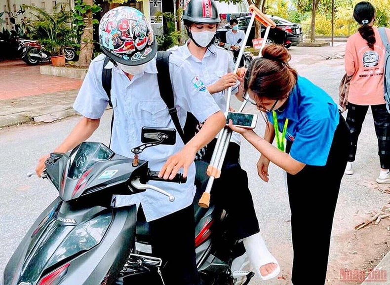 Đông đảo tình nguyện viên trên cả nước tham gia “Tiếp sức mùa thi” -0