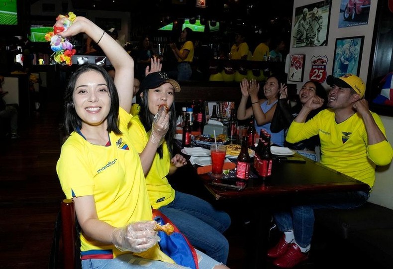 Người dân Ecuador ăn mừng chiến thắng lịch sử trước Qatar ảnh 3