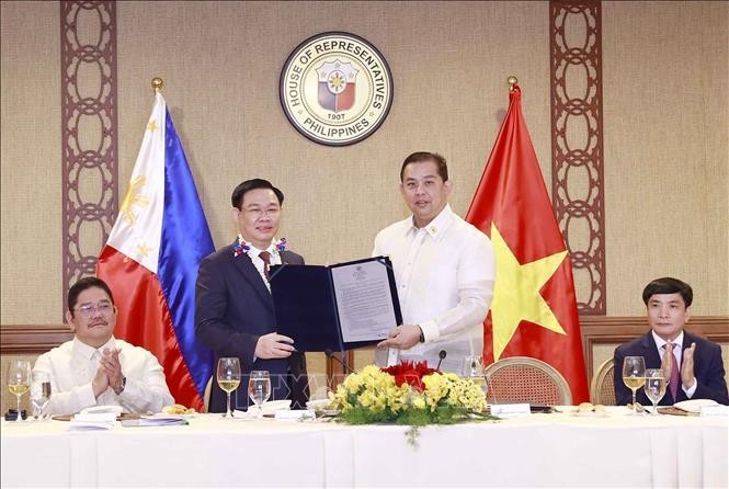 [Ảnh] Lễ đón Chủ tịch Quốc hội Vương Đình Huệ thăm chính thức Cộng hòa Philippines ảnh 7