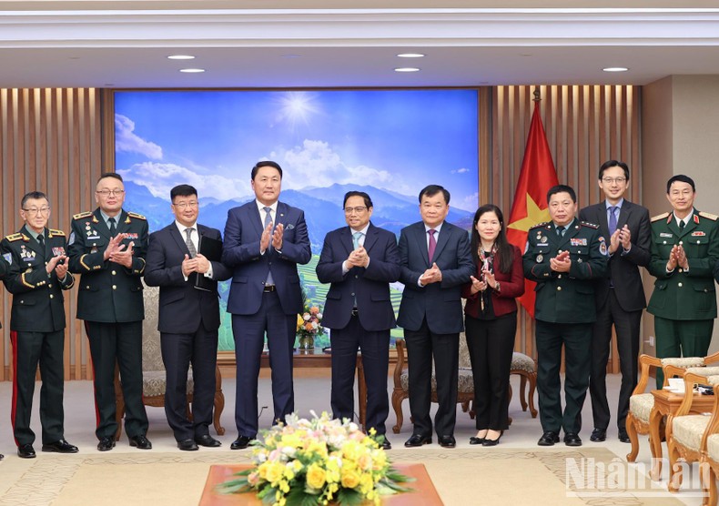 [Ảnh] Thủ tướng Phạm Minh Chính tiếp Bộ trưởng Quốc phòng Mông Cổ Saikhanbayar Gursed ảnh 8