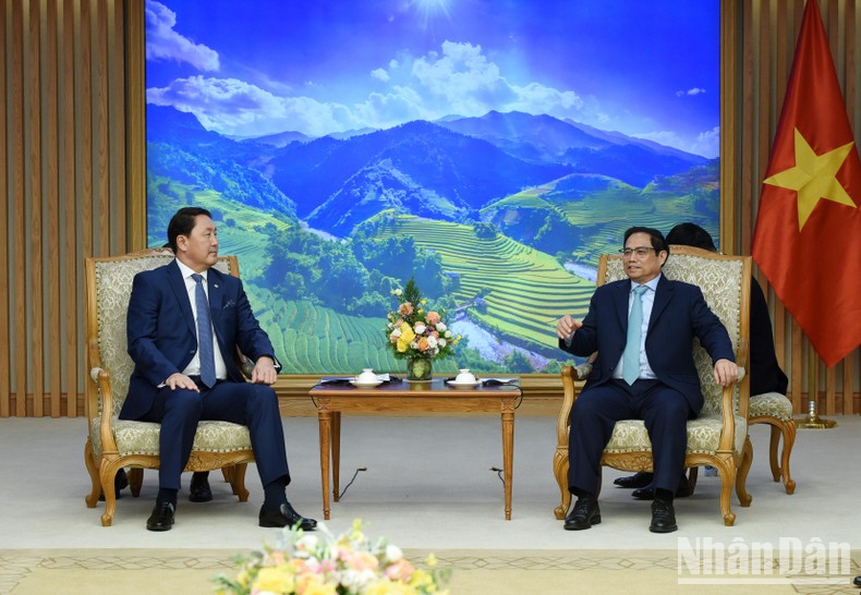 [Ảnh] Thủ tướng Phạm Minh Chính tiếp Bộ trưởng Quốc phòng Mông Cổ Saikhanbayar Gursed ảnh 1