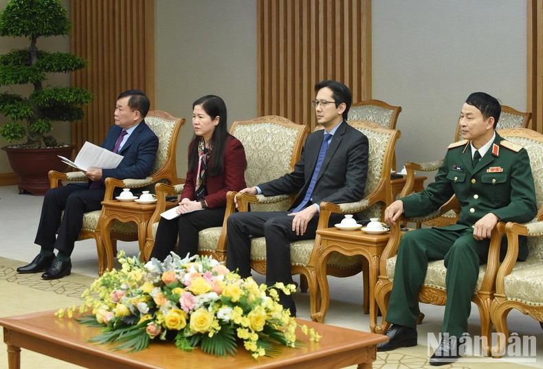 [Ảnh] Thủ tướng Phạm Minh Chính tiếp Bộ trưởng Quốc phòng Mông Cổ Saikhanbayar Gursed ảnh 3