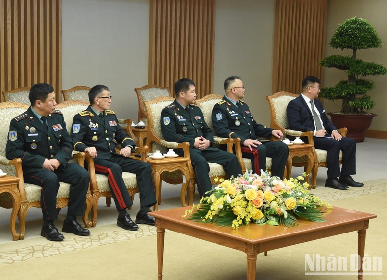 [Ảnh] Thủ tướng Phạm Minh Chính tiếp Bộ trưởng Quốc phòng Mông Cổ Saikhanbayar Gursed ảnh 6