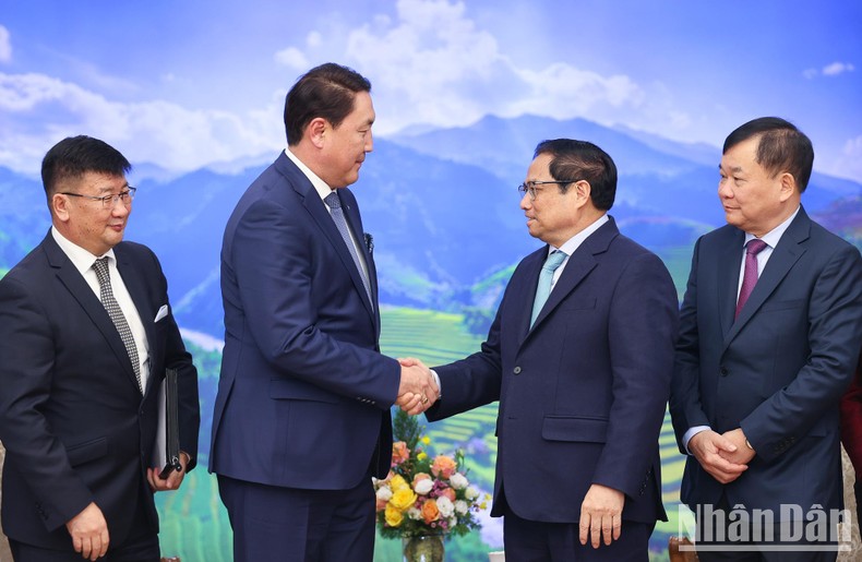[Ảnh] Thủ tướng Phạm Minh Chính tiếp Bộ trưởng Quốc phòng Mông Cổ Saikhanbayar Gursed ảnh 7