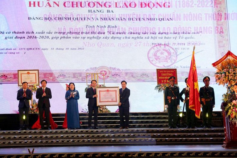 Huyện Nho Quan kỷ niệm 160 năm danh xưng và đón bằng công nhận đạt chuẩn nông thôn mới ảnh 1