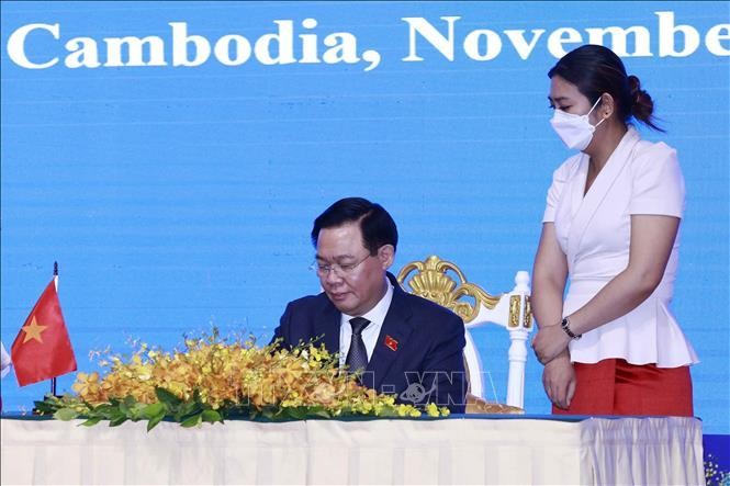 Ký tuyên bố thiết lập cơ chế hội nghị cấp cao 3 nước Campuchia, Lào, Việt Nam ảnh 1