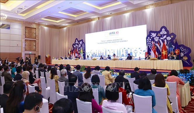 Chung tay cùng Chính phủ các nước ASEAN đối phó với các khó khăn, thách thức ảnh 3