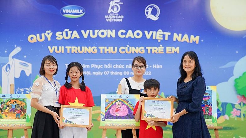 Thêm một mùa Trung thu ấm áp trong hành trình 15 năm của Quỹ sữa Vươn cao Việt Nam ảnh 6