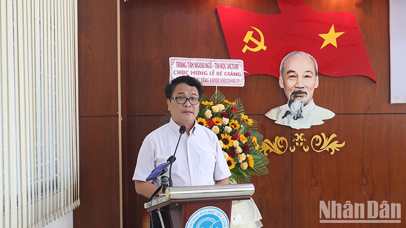 Trao giấy chứng nhận bồi dưỡng tiếng Khmer cho 20 cán bộ tại Trà Vinh ảnh 1