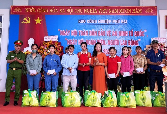 Thừa Thiên Huế khen thưởng các điển hình trong phong trào bảo vệ an ninh Tổ quốc ảnh 3