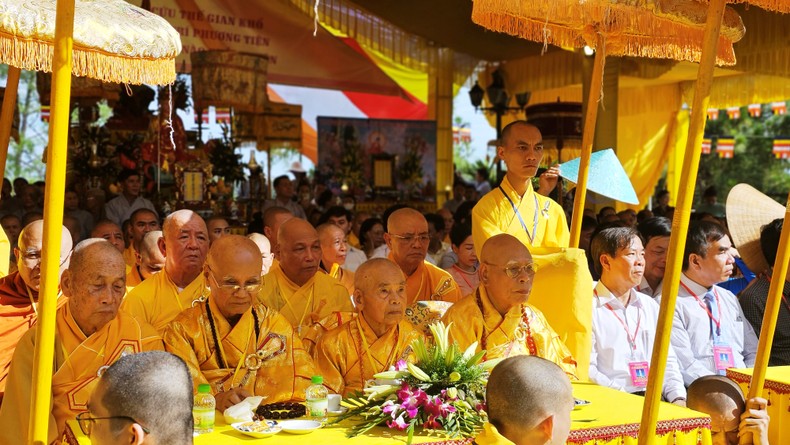 Hàng nghìn du khách, đồng bào Phật tử dự Lễ hội Quán Thế Âm tại Huế ảnh 3