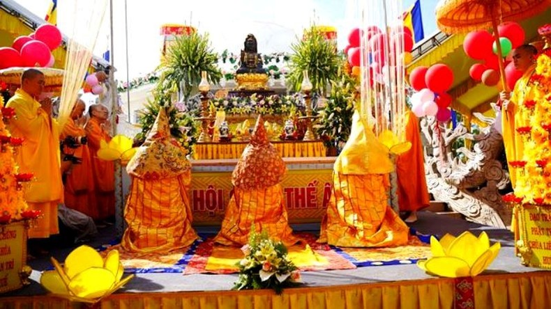 Hàng nghìn du khách, đồng bào Phật tử dự Lễ hội Quán Thế Âm tại Huế ảnh 4