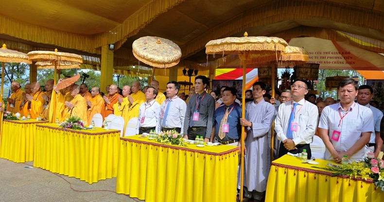 Hàng nghìn du khách, đồng bào Phật tử dự Lễ hội Quán Thế Âm tại Huế ảnh 5