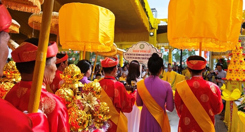 Hàng nghìn du khách, đồng bào Phật tử dự Lễ hội Quán Thế Âm tại Huế ảnh 6