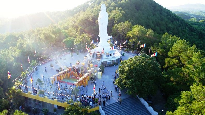 Hàng nghìn du khách, đồng bào Phật tử dự Lễ hội Quán Thế Âm tại Huế ảnh 10