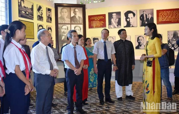 Triển lãm kỷ niệm 50 năm thiết lập quan hệ ngoại giao Việt Nam-Nhật Bản ảnh 1