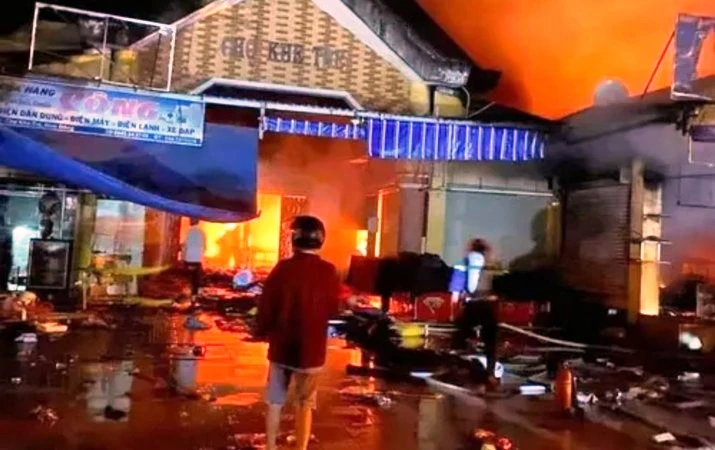 Thừa Thiên Huế: Cháy lớn tại chợ Khe Tre, huyện miền núi Nam Đông ảnh 2
