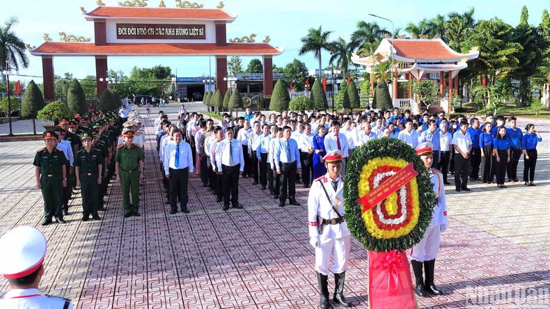 Nhiều hoạt động tri ân các thương binh và Anh hùng, liệt sĩ tại Cà Mau ảnh 1