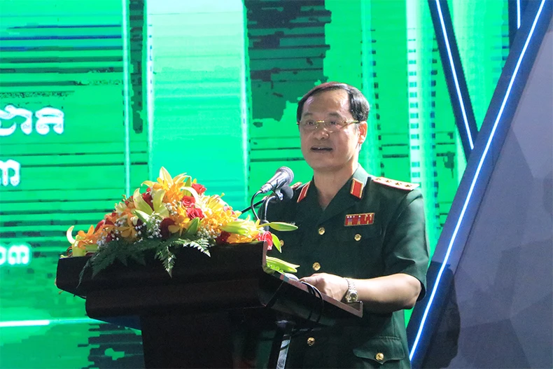 Khai mạc Hội chợ triển lãm sản phẩm kinh tế-quốc phòng Việt Nam-Campuchia 2023 ảnh 1