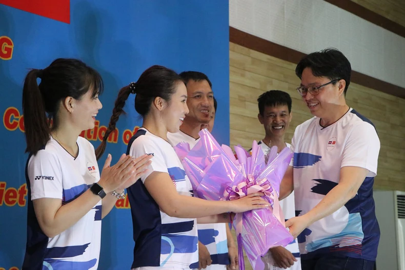  Cơ quan ngoại giao Việt Nam và Campuchia giao lưu thể thao hữu nghị ảnh 1