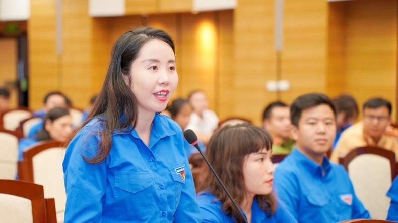 Chủ tịch Ủy ban nhân dân thành phố Hà Nội đối thoại với thanh niên ảnh 1