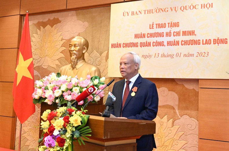Chủ tịch Quốc hội trao Huân chương bậc cao tặng các đồng chí nguyên lãnh đạo Quốc hội ảnh 5