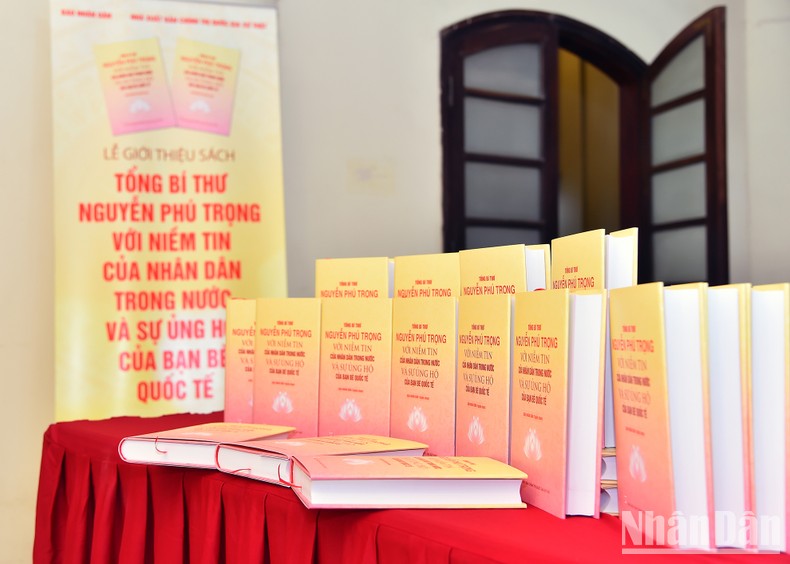 [Ảnh] Ra mắt sách "Tổng Bí thư Nguyễn Phú Trọng với niềm tin của nhân dân trong nước và sự ủng hộ của bạn bè quốc tế" ảnh 2