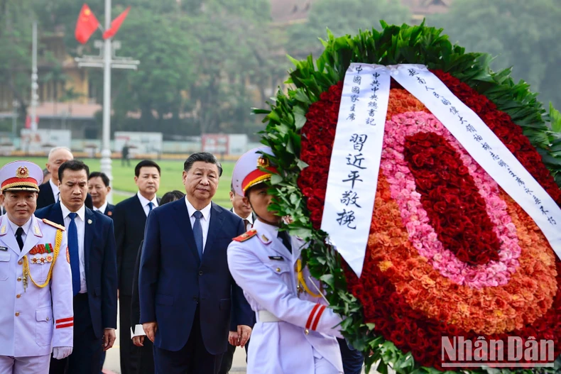 [Ảnh] Tổng Bí thư, Chủ tịch Trung Quốc Tập Cận Bình vào Lăng viếng Chủ tịch Hồ Chí Minh ảnh 1