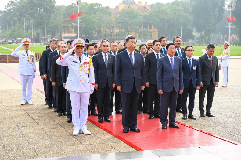 [Ảnh] Tổng Bí thư, Chủ tịch Trung Quốc Tập Cận Bình vào Lăng viếng Chủ tịch Hồ Chí Minh ảnh 4