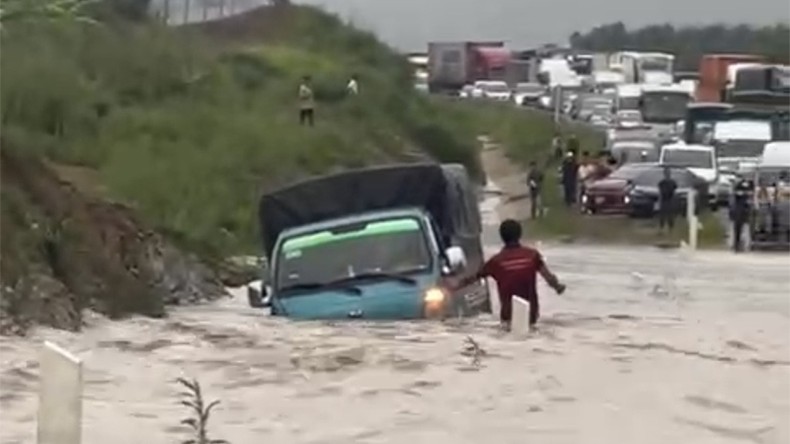 Phó Thủ tướng Chính phủ yêu cầu báo cáo nguyên nhân ngập cao tốc Phan Thiết-Dầu Giây ảnh 1