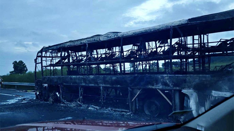 Xe khách giường nằm bị lửa thiêu rụi trên cao tốc Phan Thiết-Dầu Giây ảnh 2