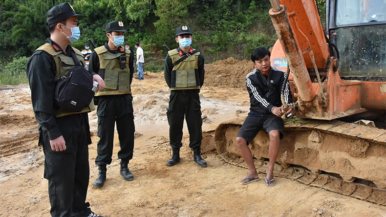 Công an Bình Thuận triệt phá vụ khai thác vàng trái phép quy mô lớn giáp tỉnh Lâm Đồng ảnh 1