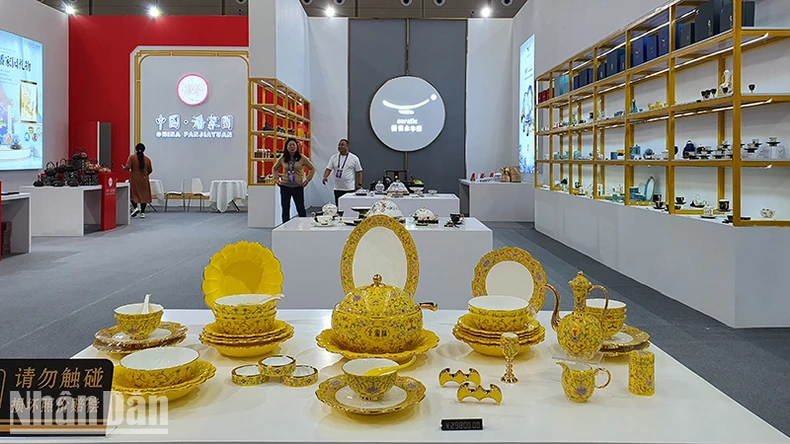 Độc đáo Hội chợ gốm sứ quốc tế Cảnh Đức Trấn Trung Quốc 2023 ảnh 7