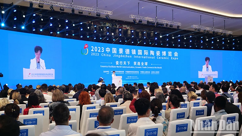 Độc đáo Hội chợ gốm sứ quốc tế Cảnh Đức Trấn Trung Quốc 2023 ảnh 1