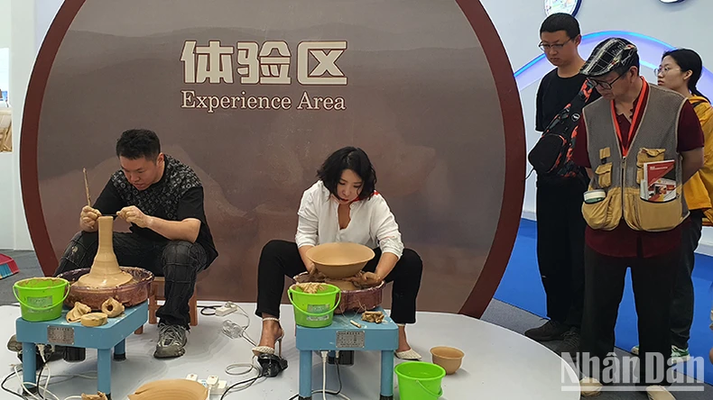 Độc đáo Hội chợ gốm sứ quốc tế Cảnh Đức Trấn Trung Quốc 2023 ảnh 8