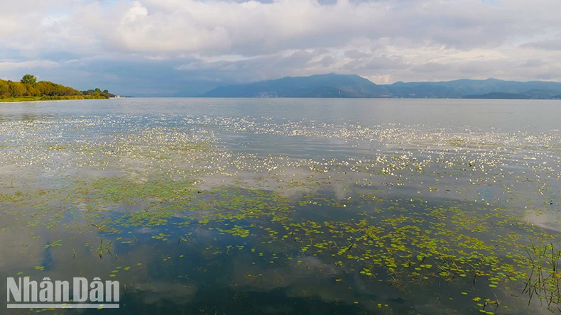 Bảo vệ môi trường gắn với phát triển du lịch bền vững ở hồ Nhĩ Hải, Trung Quốc ảnh 3