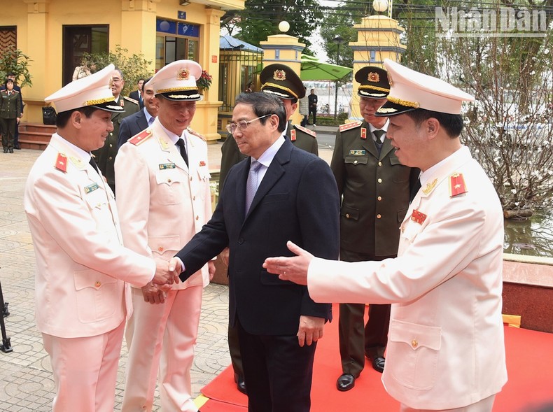 Thủ tướng Phạm Minh Chính thăm, kiểm tra công tác ứng trực, chúc Tết cán bộ, chiến sĩ Bộ Tư lệnh Cảnh vệ ảnh 2
