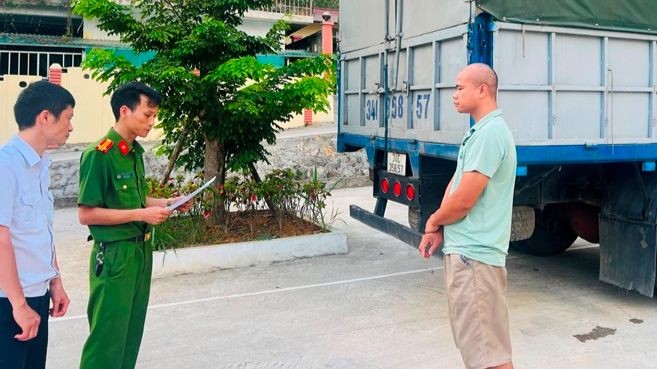  Lào Cai: Bắt giữ hơn 3 tấn thực phẩm “bẩn” nhập lậu ảnh 1
