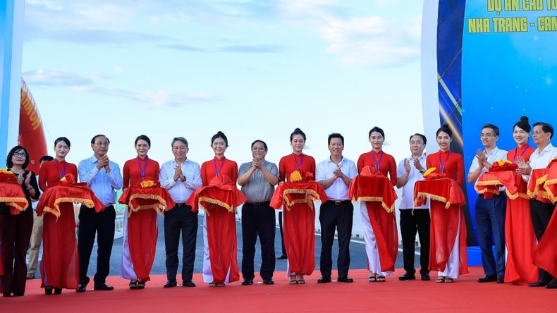 Thủ tướng Phạm Minh Chính dự khánh thành 2 đoạn tuyến cao tốc trọng điểm ảnh 1