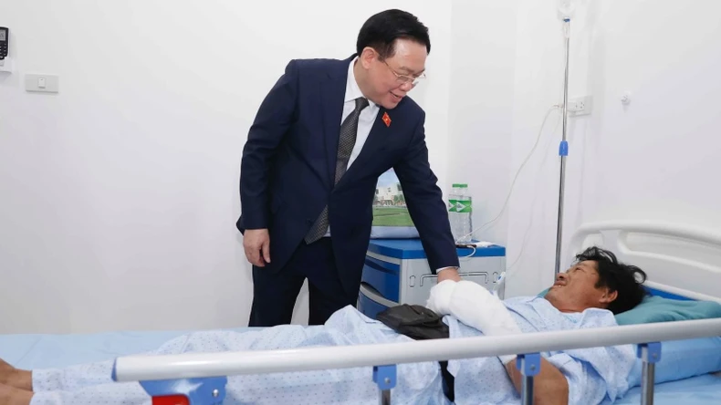 Chủ tịch Quốc hội Vương Đình Huệ thăm Bệnh viện quốc tế La Vie tại Lào ảnh 4