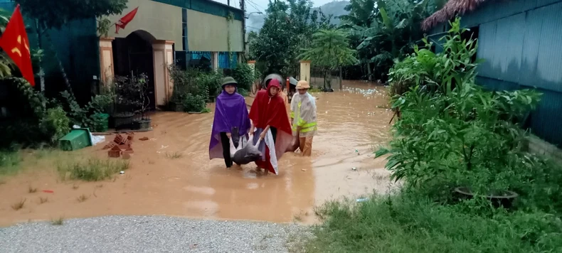 Nghệ An mưa lớn kéo dài, nhiều huyện miền núi bị ngập lụt, sạt lở ảnh 6